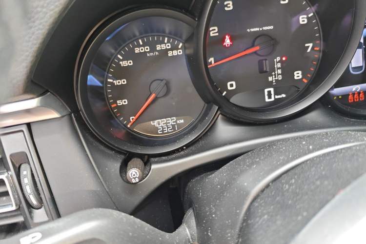 Used Porsche Macan 2020 Macan 2.0T Odometer Close Up