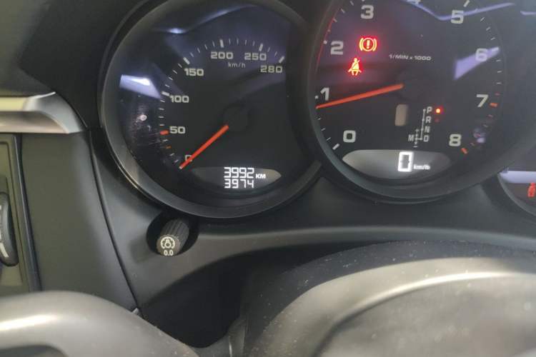 Used Porsche Macan 2020 Macan 2.0T Odometer Close Up