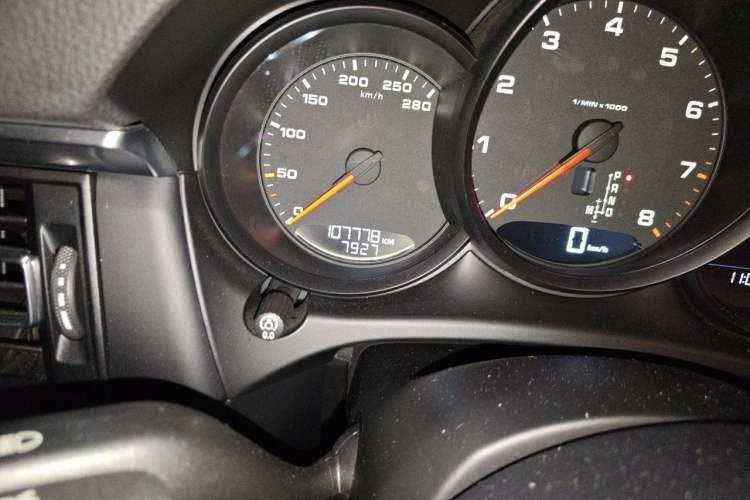 Used Porsche Macan 2020 Macan 2.0T Odometer Close Up