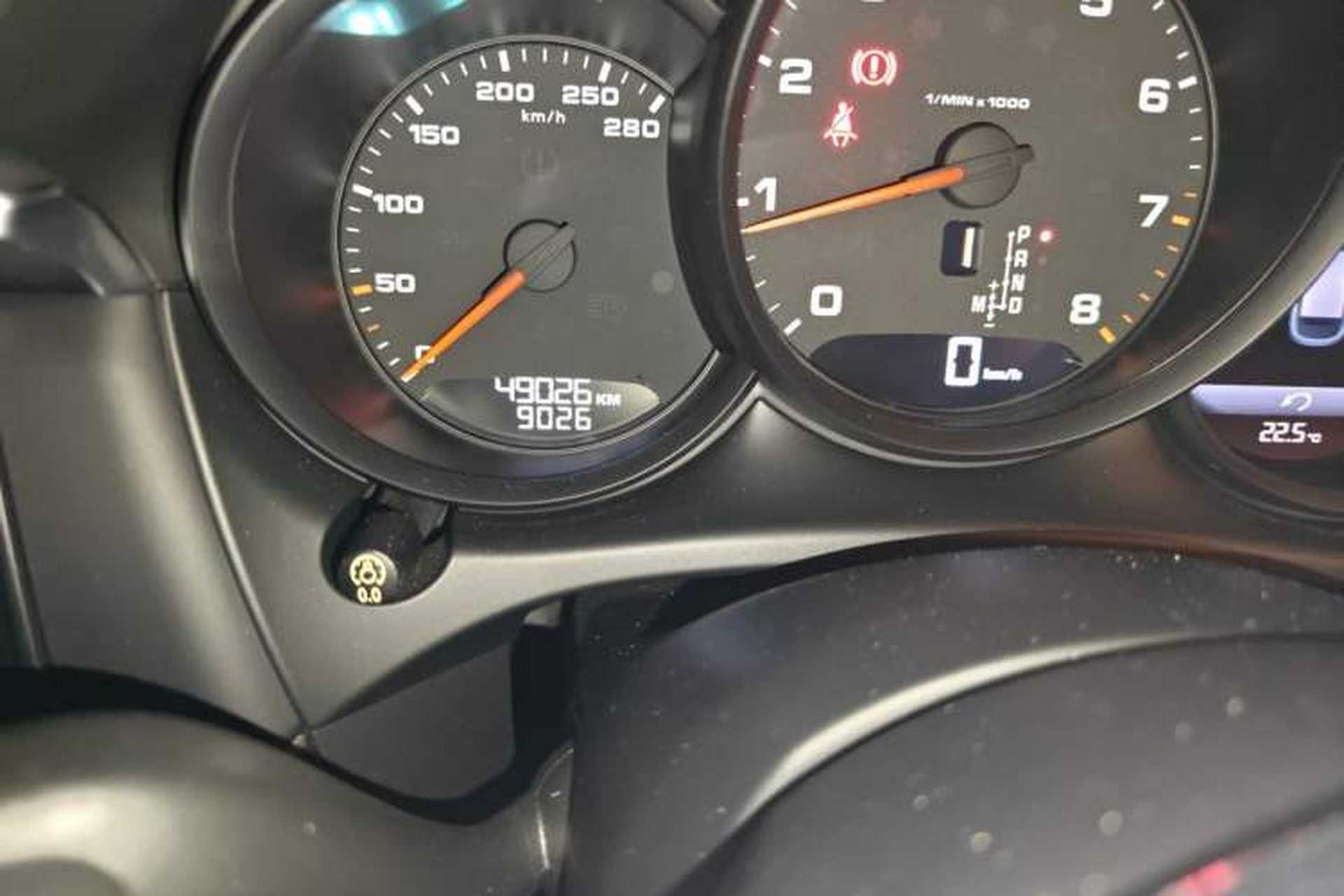 Used Porsche Macan 2020 Macan 2.0T Odometer Close Up