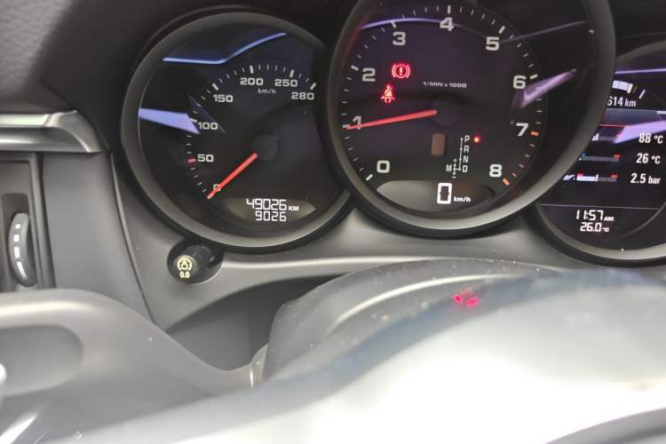 Used Porsche Macan 2020 Macan 2.0T Odometer Close Up