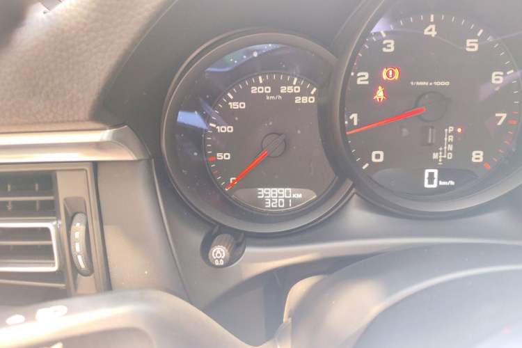 Used Porsche Macan 2020 Macan 2.0T Odometer Close Up