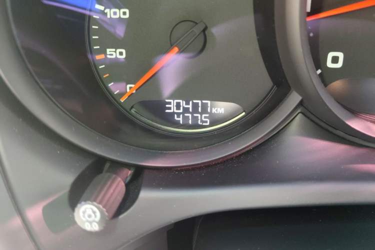 Used Porsche Macan 2020 Macan 2.0T Odometer Close Up
