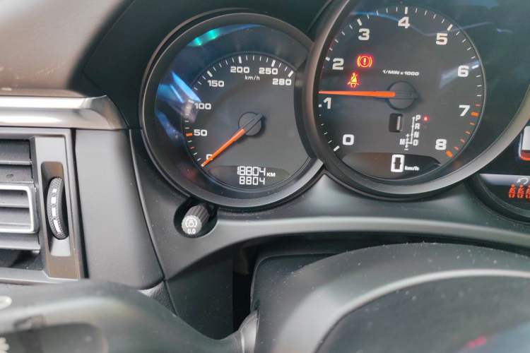 Used Porsche Macan 2020 Macan 2.0T Odometer Close Up