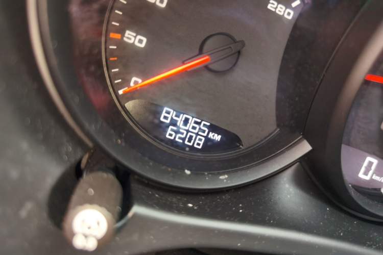 Used Porsche Macan 2020 Macan 2.0T Odometer Close Up