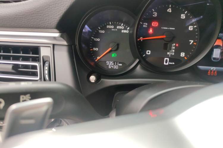 Used Porsche Macan 2020 Macan 2.0T Odometer Close Up
