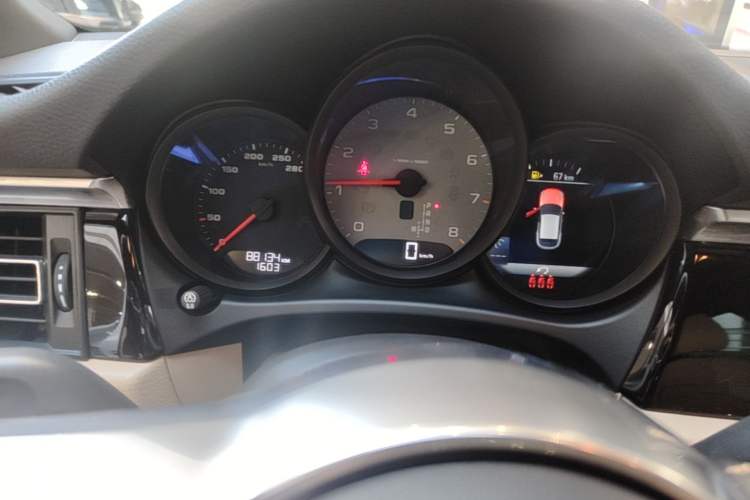 Used Porsche Macan 2020 Macan S 3.0T Odometer Close Up