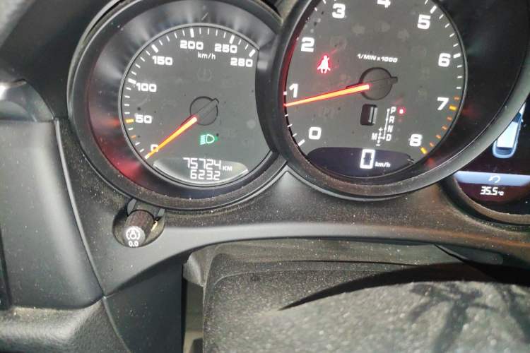 Used Porsche Macan 2020 Macan 2.0T Odometer Close Up