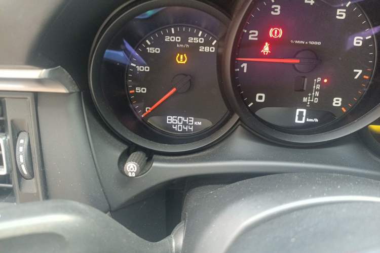 Used Porsche Macan 2020 Macan 2.0T Odometer Close Up