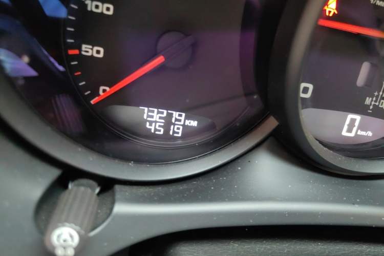 Used Porsche Macan 2020 Macan 2.0T Odometer Close Up