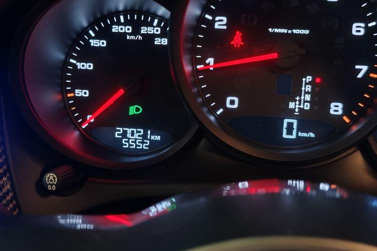 Used Porsche Macan 2020 Macan 2.0T Odometer Close Up