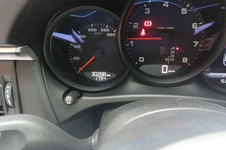 Used Porsche Macan 2020 Macan 2.0T Odometer Close Up