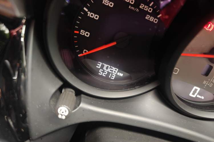 Used Porsche Macan 2020 Macan S 3.0T Odometer Close Up