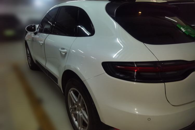 Used Porsche Macan 2020 Macan 2.0T Rear Left 45 Deg