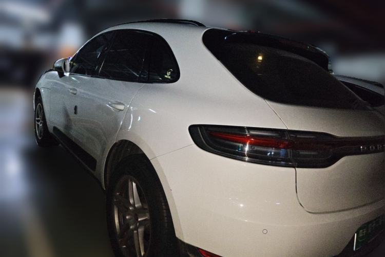 Used Porsche Macan 2020 Macan 2.0T Rear Left 45 Deg
