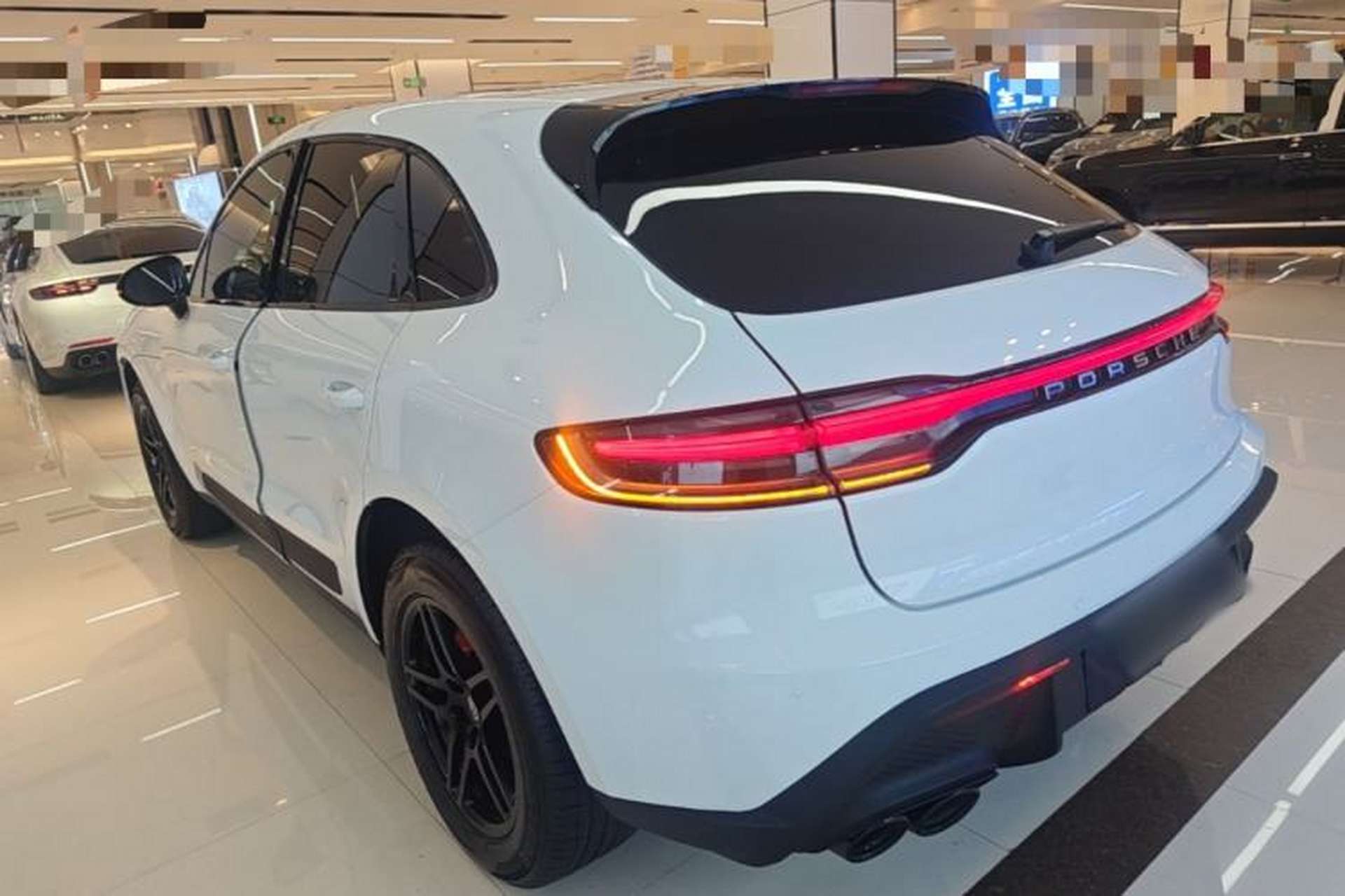 Used Porsche Macan 2020 Macan 2.0T Rear Left 45 Deg