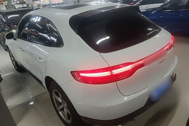Used Porsche Macan 2020 Macan 2.0T Rear Left 45 Deg