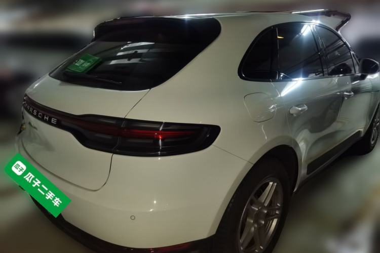 Used Porsche Macan 2020 Macan 2.0T Rear Right 45 Deg