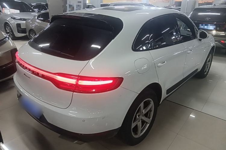 Used Porsche Macan 2020 Macan 2.0T Rear Right 45 Deg