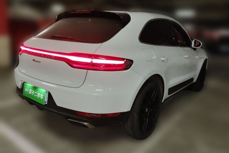 Used Porsche Macan 2020 Macan 2.0T Rear Right 45 Deg
