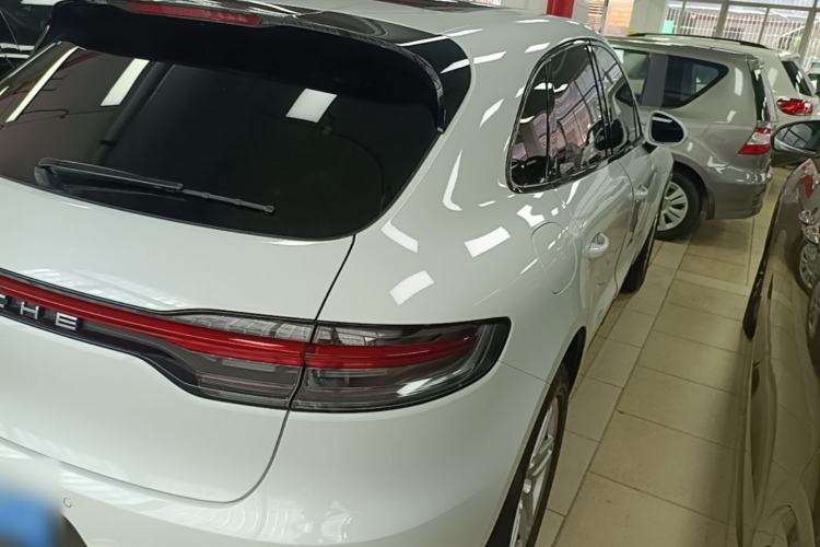 Used Porsche Macan 2020 Macan 2.0T Rear Right 45 Deg