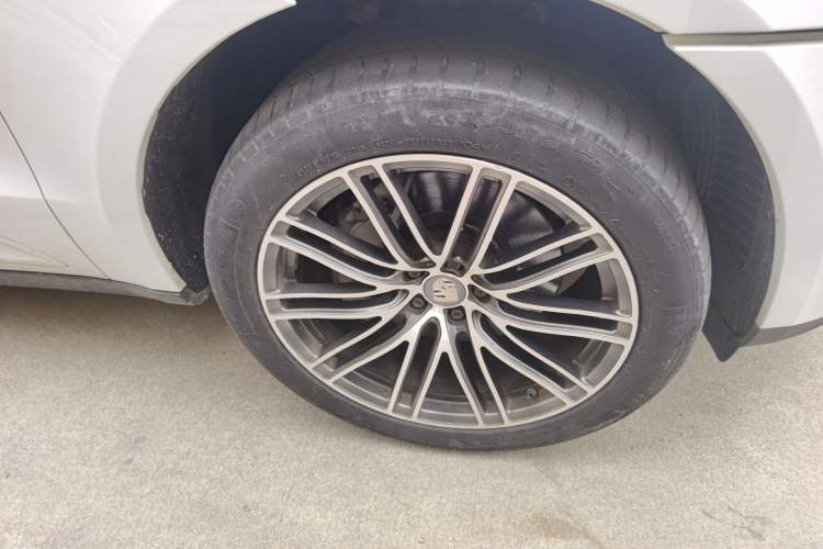Used Porsche Macan 2020 Macan S 3.0T Right Front Wheel Hub