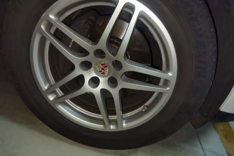 Used Porsche Macan 2020 Macan 2.0T Right Front Wheel Hub