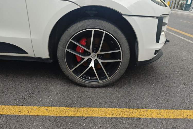 Used Porsche Macan 2020 Macan 2.0T Right Front Wheel Hub