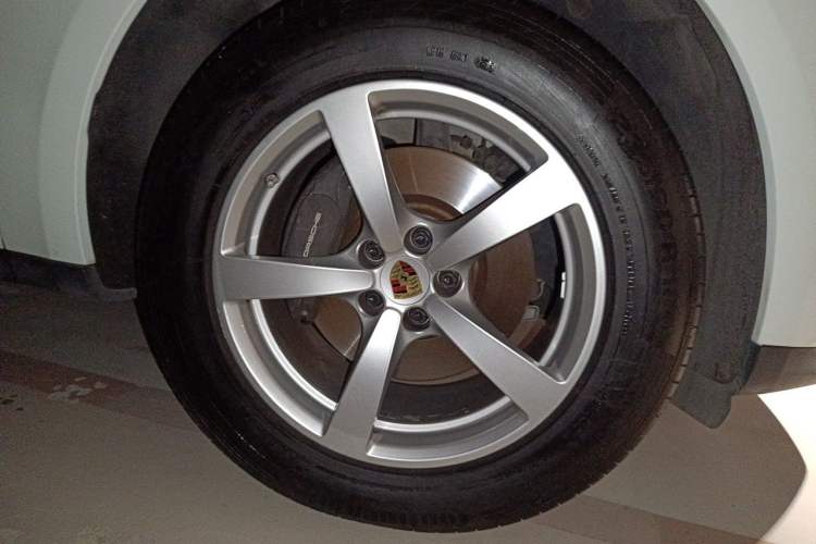 Used Porsche Macan 2020 Macan 2.0T Right Front Wheel Hub