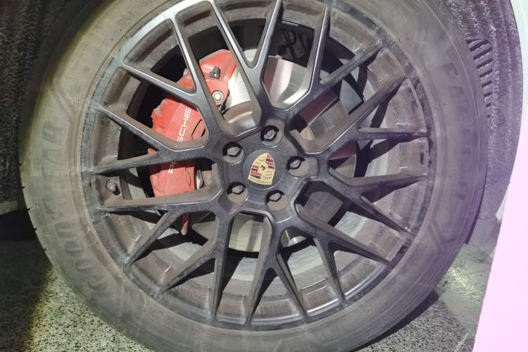 Used Porsche Macan 2020 Macan GTS 2.9T Right Front Wheel Hub