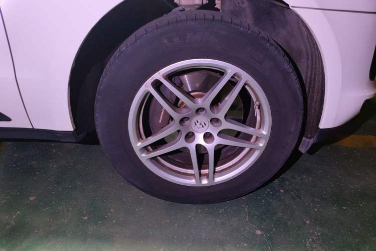 Used Porsche Macan 2020 Macan 2.0T Right Front Wheel Hub