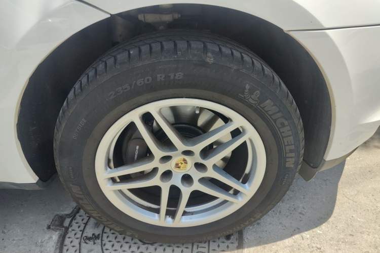 Used Porsche Macan 2020 Macan 2.0T Right Front Wheel Hub