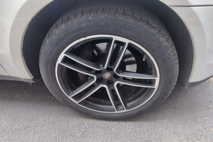 Used Porsche Macan 2020 Macan 2.0T Right Front Wheel Hub