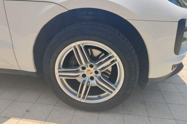 Used Porsche Macan 2020 Macan 2.0T Right Front Wheel Hub