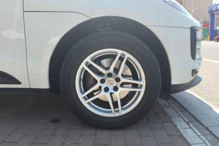 Used Porsche Macan 2020 Macan 2.0T Right Front Wheel Hub