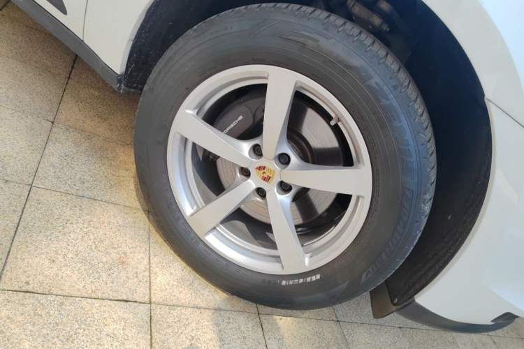 Used Porsche Macan 2020 Macan 2.0T Right Front Wheel Hub