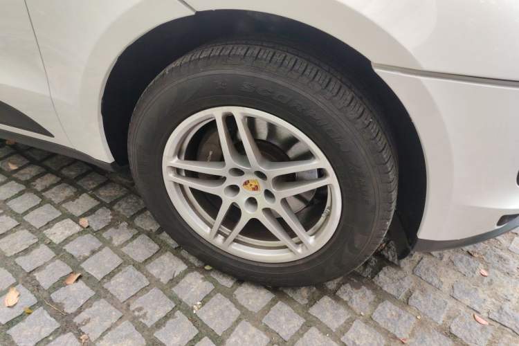Used Porsche Macan 2020 Macan 2.0T Right Front Wheel Hub