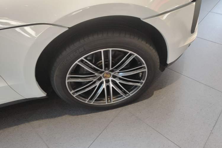 Used Porsche Macan 2020 Macan S 3.0T Right Front Wheel Hub