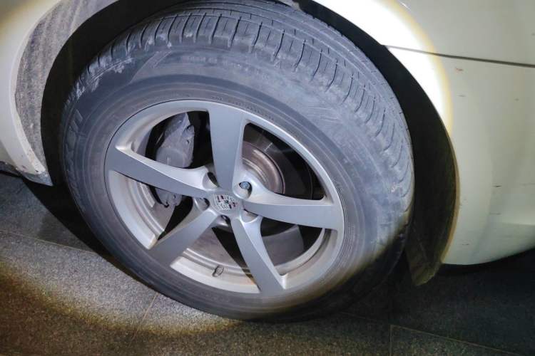 Used Porsche Macan 2020 Macan 2.0T Right Front Wheel Hub