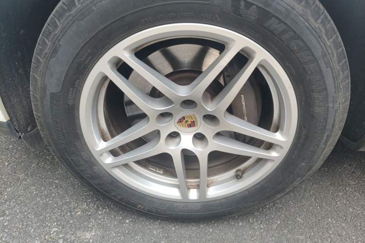 Used Porsche Macan 2020 Macan 2.0T Right Front Wheel Hub