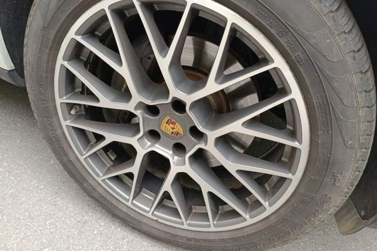 Used Porsche Macan 2020 Macan 2.0T Right Front Wheel Hub