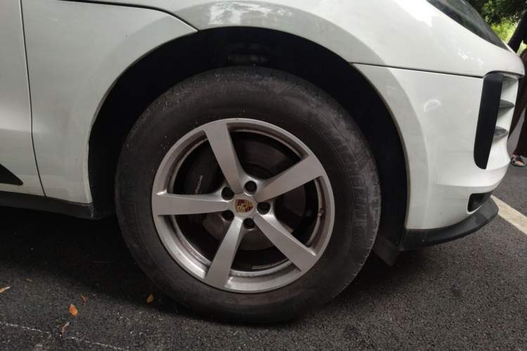 Used Porsche Macan 2020 Macan 2.0T Right Front Wheel Hub