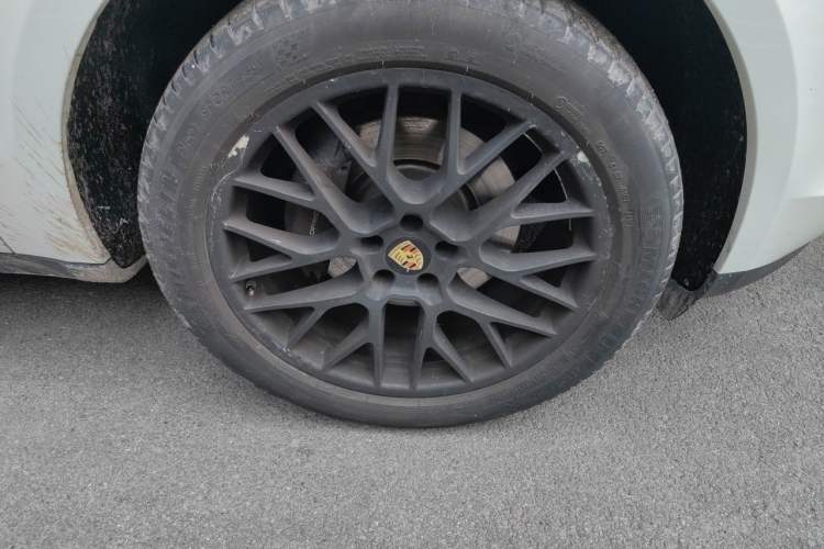 Used Porsche Macan 2020 Macan 2.0T Right Front Wheel Hub