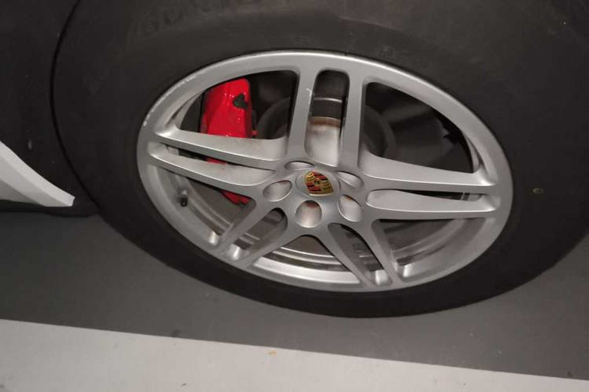 Used Porsche Macan 2020 Macan 2.0T Right Front Wheel Hub
