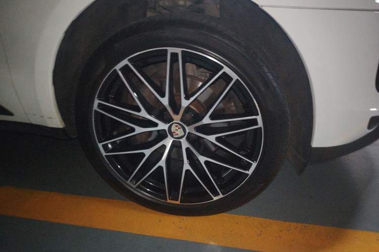 Used Porsche Macan 2020 Macan 2.0T Right Front Wheel Hub