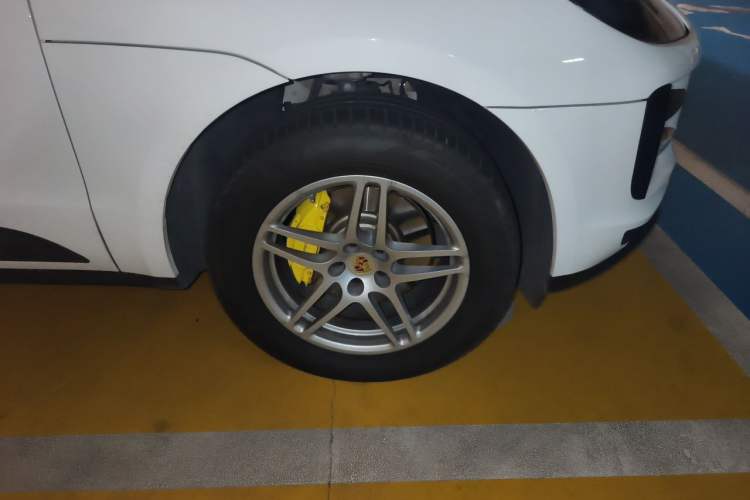 Used Porsche Macan 2020 Macan 2.0T Right Front Wheel Hub