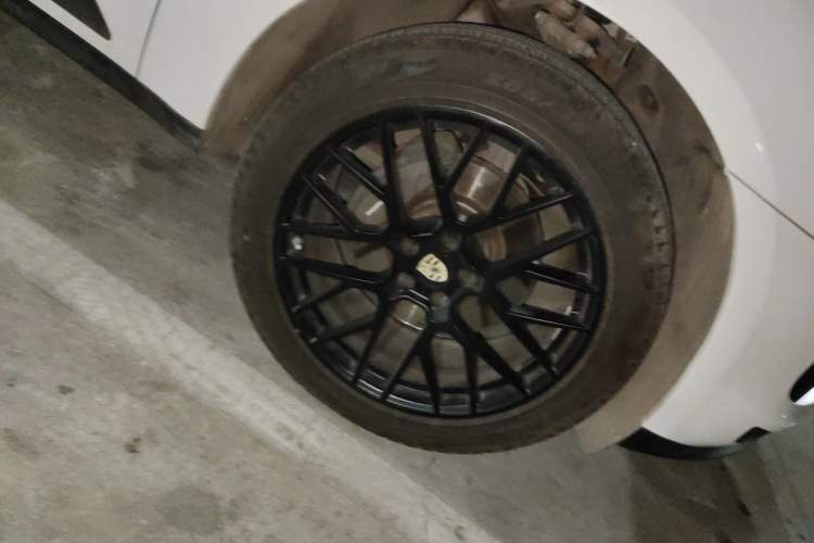 Used Porsche Macan 2020 Macan 2.0T Right Front Wheel Hub