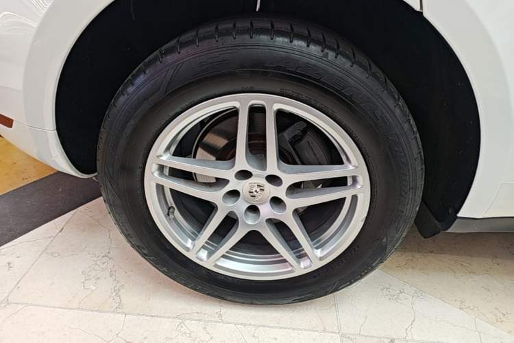 Used Porsche Macan 2020 Macan S 3.0T Right Rear Wheel Hub