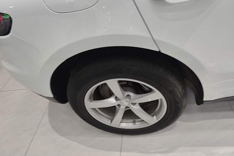 Used Porsche Macan 2020 Macan 2.0T Right Rear Wheel Hub