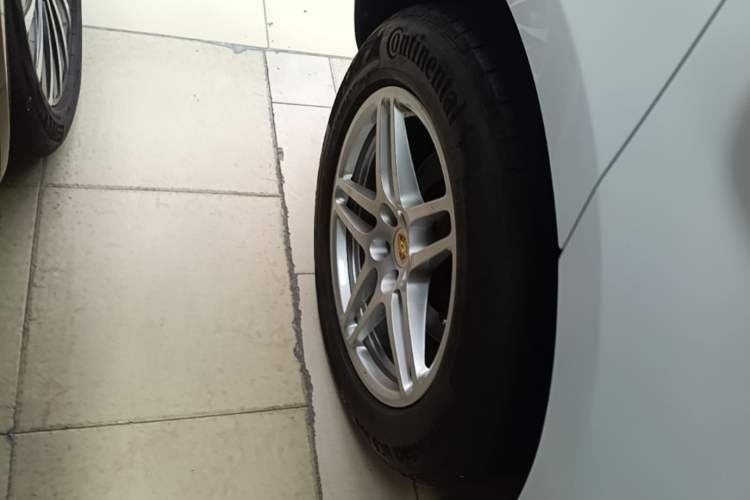Used Porsche Macan 2020 Macan 2.0T Right Rear Wheel Hub